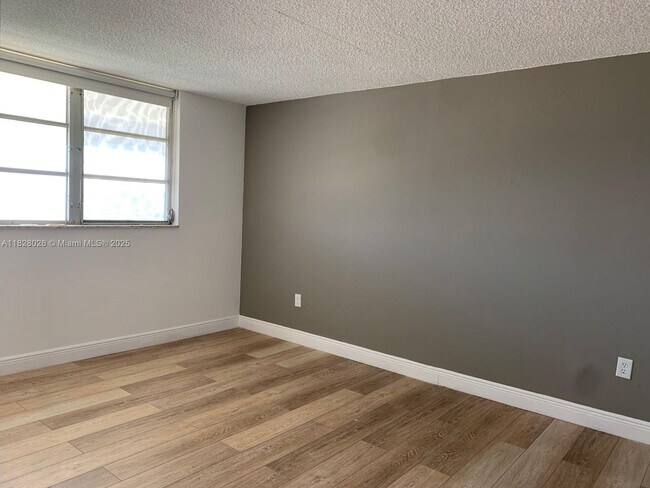 Building Photo - 3600 NE 170th St