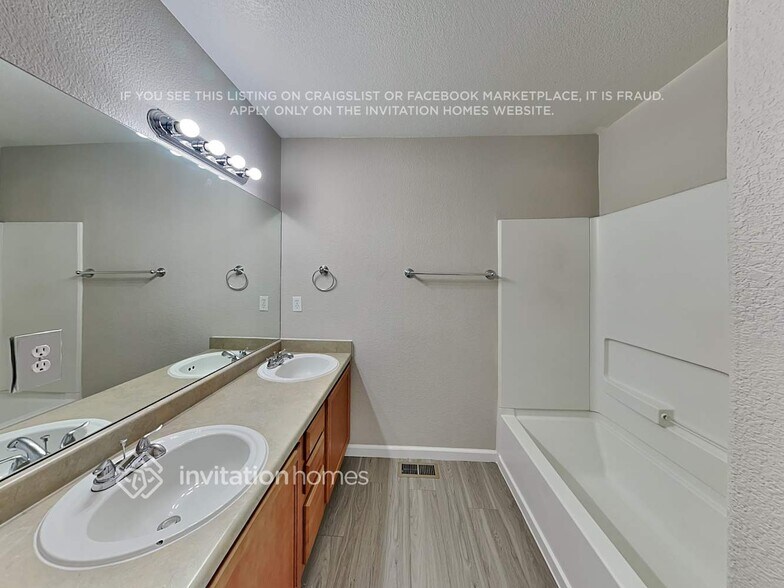 Building Photo - 10737 Darneal Dr