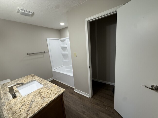 Building Photo - 364 Ridgewood Dr