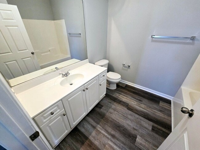 Building Photo - NEW LISTING: Stunning 3 Bed, 2 Bath Condo ...