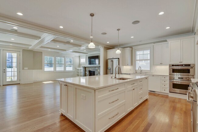 Building Photo - 5br Bethesda Home for Rent