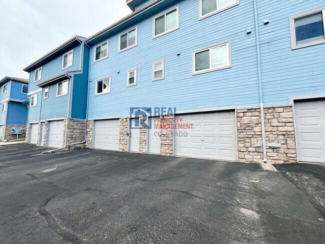 Building Photo - 12027 Leyden St