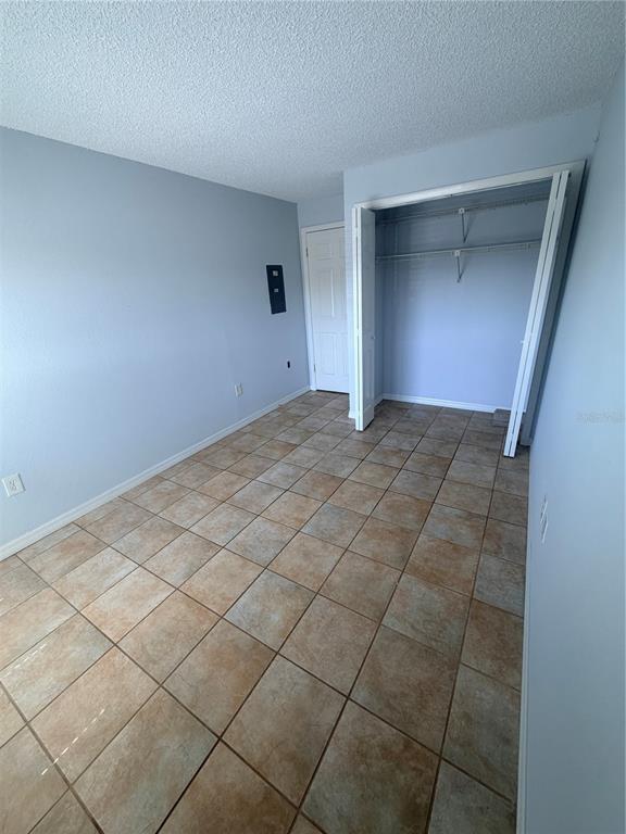 Building Photo - 6050 Chesham Dr