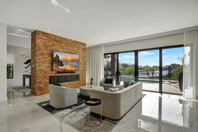 Building Photo - 17113 Aquavera Way