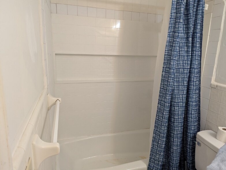 Building Photo - 3600 SW 23rd St