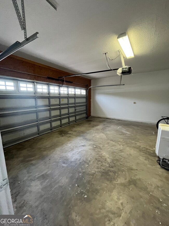 Building Photo - 204 Royal Palms Ave