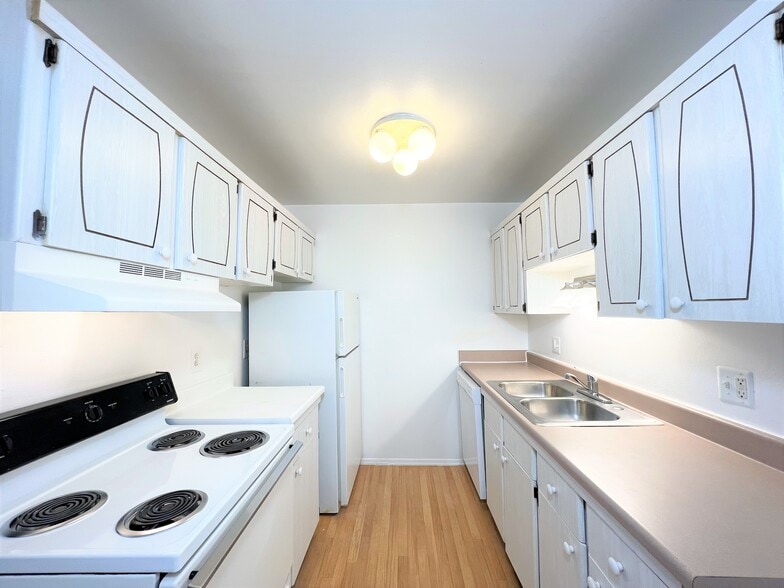 Outer Drive Manor Apartments 23935 W Outer Dr Melvindale MI 48122