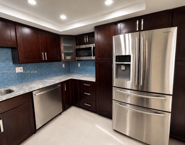 Building Photo - 2030 S Ocean Dr