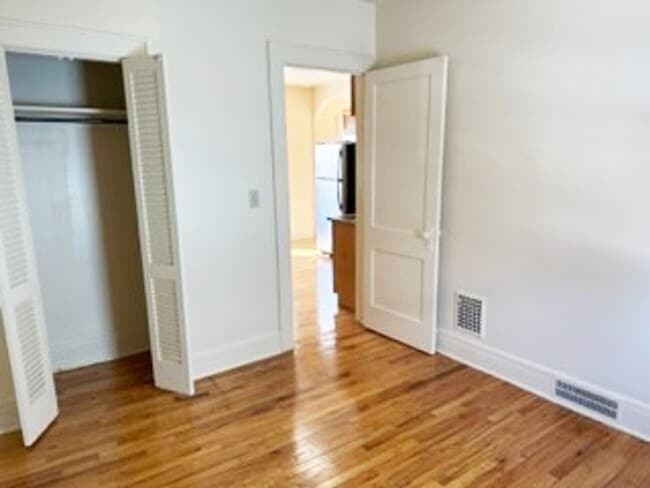 Building Photo - 405 Roosevelt Ave