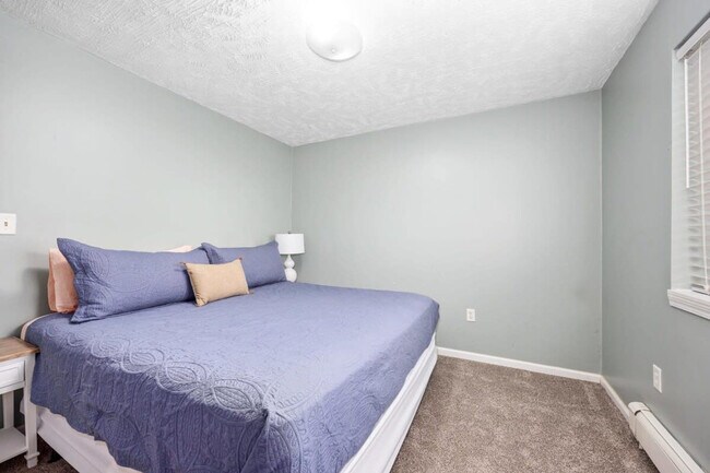 Building Photo - 6542 Bella Vista Dr NE