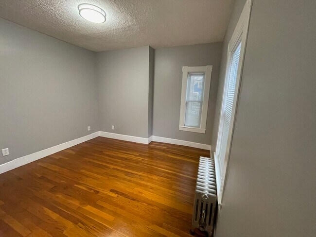 Building Photo - 46 Lane St