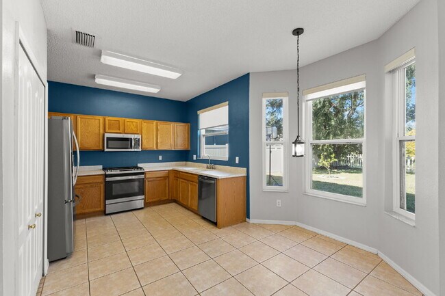 Building Photo - "Spacious 4-Bedroom Gem with 2.5 Baths in ...