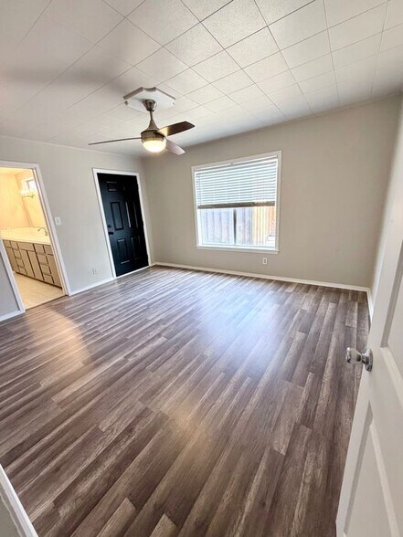 Building Photo - 2736 N Muskingum Ave