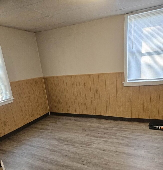 Building Photo - Beautiful Newly rehabbed apartment