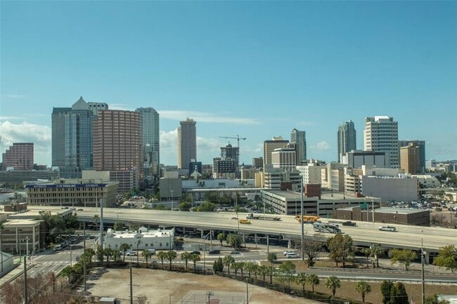 Building Photo - 1120 E Kennedy Blvd