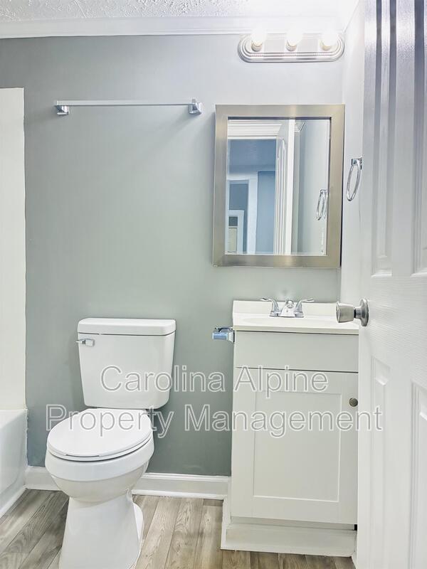 Building Photo - 618 Gardner St