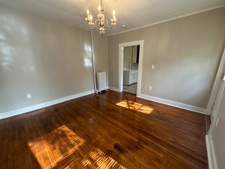 Living room - 49 Freeman Ave