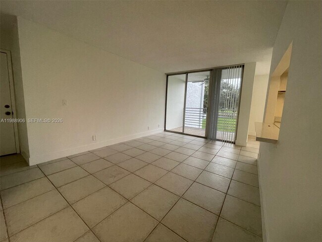 Building Photo - 9441 Live Oak Pl