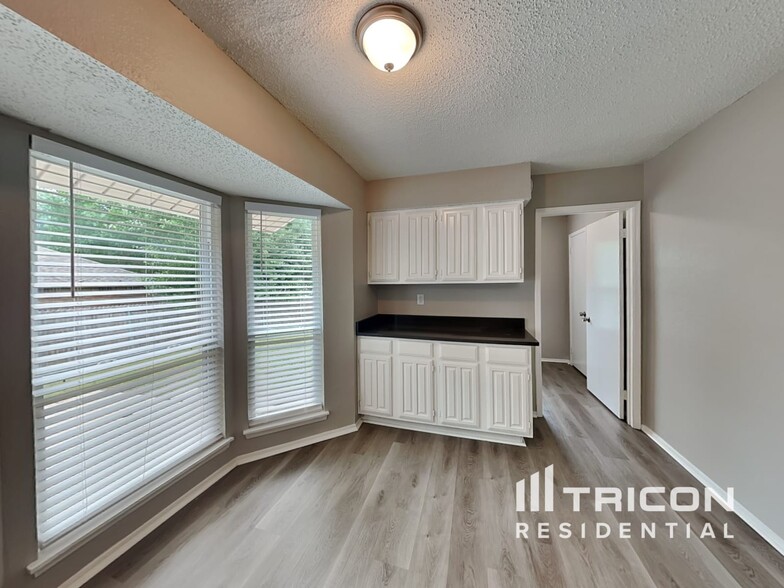 Building Photo - 1040 Twin Falls Dr