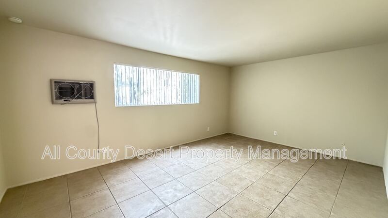 Building Photo - 550 El Cielo Rd