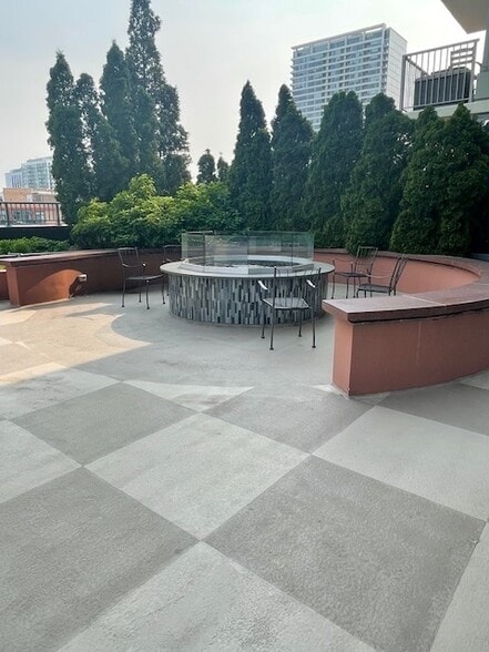 Building Photo - 1600 S Prairie Ave