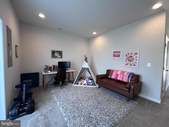 Building Photo - 316 Starry Way Dr