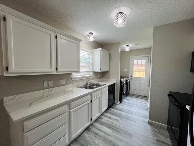 Building Photo - 5344 Tallowpine Terrace