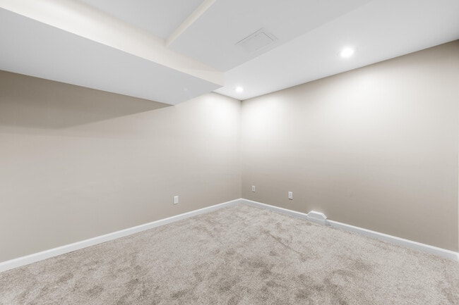 Building Photo - 47643 Ashford Dr S