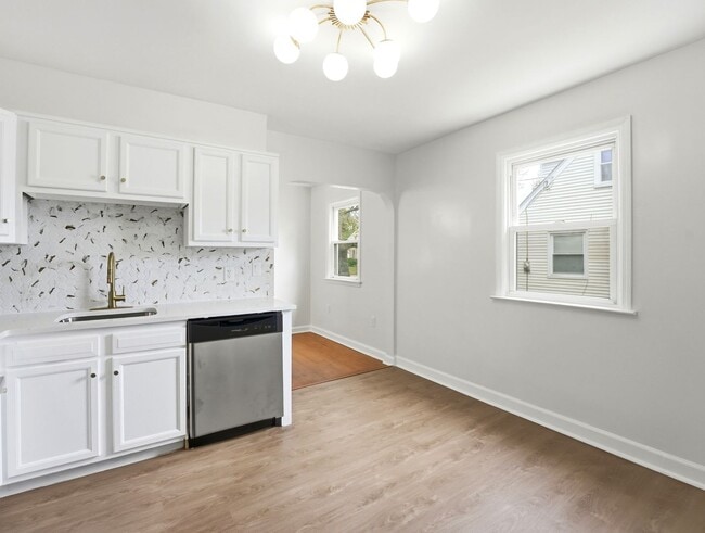 Building Photo - Fully Renovated Rental with Designer Kitchen, Modern Bath & Bonus Spaces – Stratford, NJ