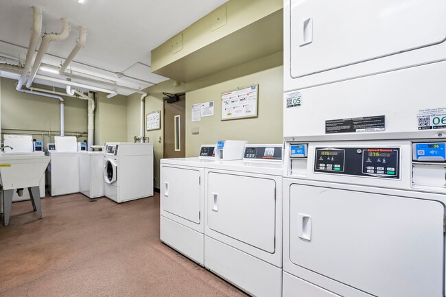 Building Photo - 3161 Ala Ilima St