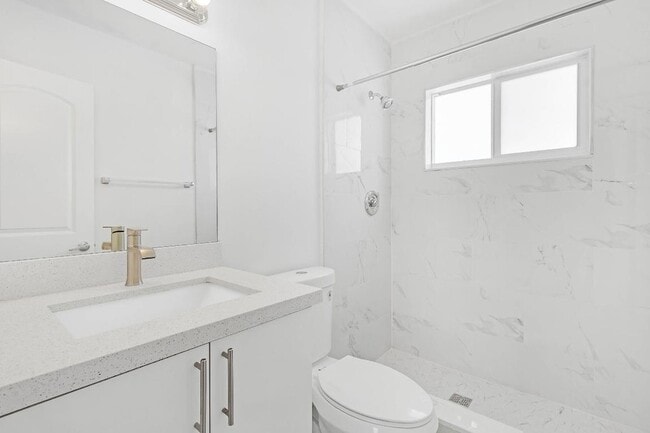 Building Photo - 330 W Camino Real