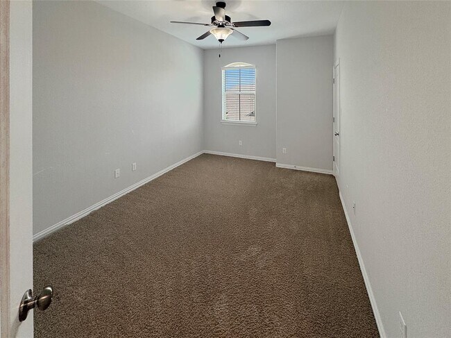Building Photo - 117 Beneteau Dr