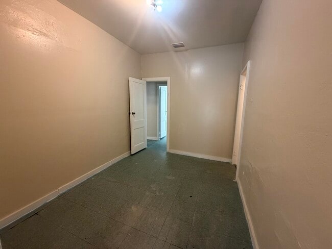 Building Photo - 504 El Prado