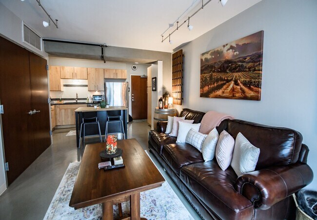 Building Photo - Authentically Cool Downtown Austin Condo | Walk Everywhere | Fully Furnished