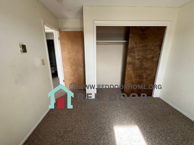 Building Photo - 2315 15th Ave S