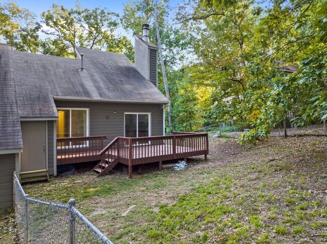 Building Photo - Newly Updated 2 Bedroom, 2 Bath Duplex nea...