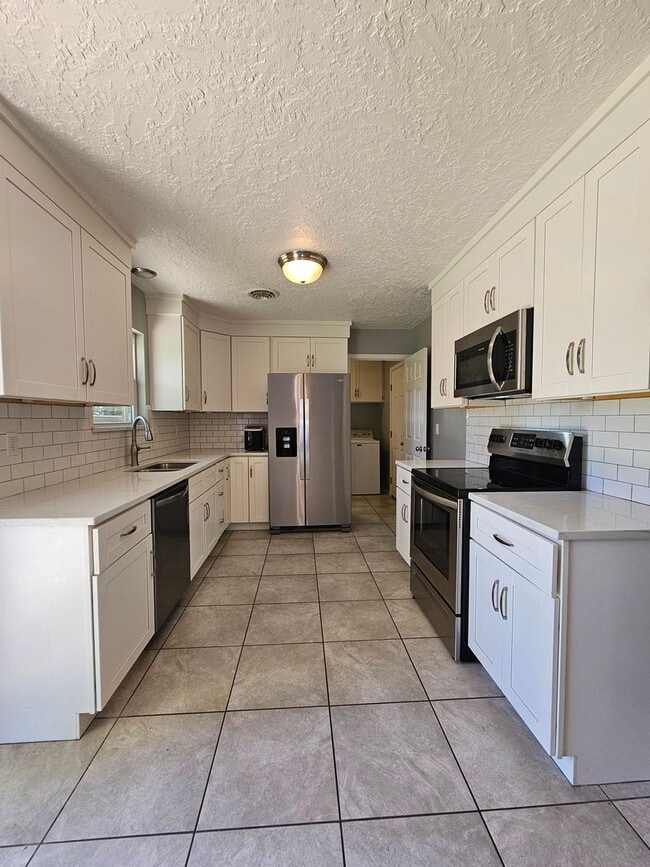 Building Photo - (3) Bed/(1.5) Bath in Core Norman Avail NOW!