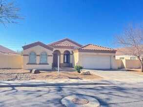 Building Photo - Beautiful 4 bedroom, 2 bath in Redwood Estates