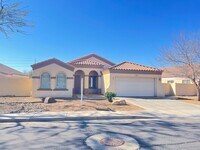 Building Photo - Beautiful 4 bedroom, 2 bath in Redwood Estates