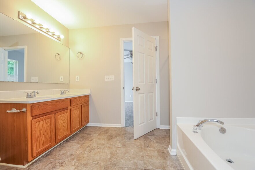 Building Photo - 3704 Sweet Birch Dr