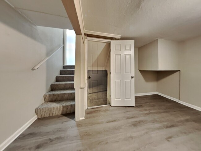 Building Photo - 8909 Stark Ave