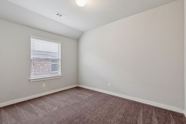 Building Photo - 1733 Lark Ln