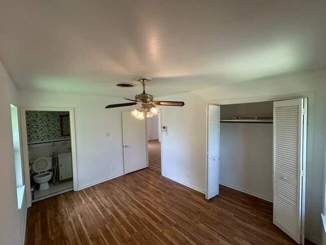 Building Photo - 3 Bedroom 2 Bath House in Corpus Christi! ...