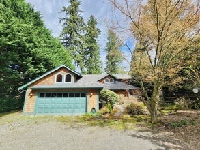 Building Photo - Beautiful 3 Bed 2.5 Bath Waterfront Home in Sammamish
