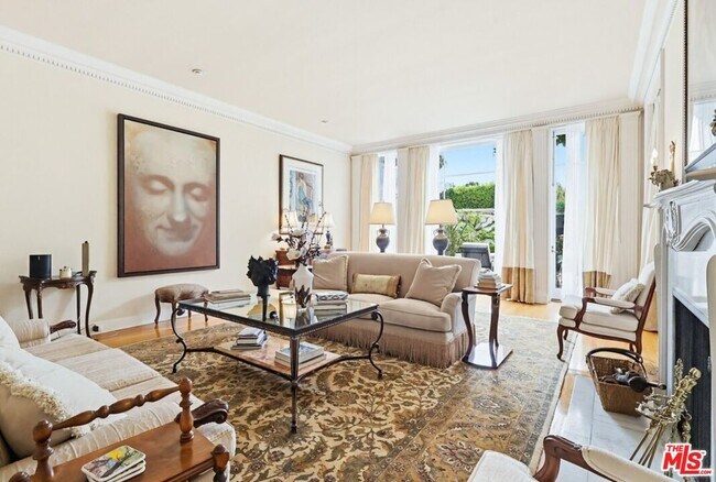 Building Photo - 516 S Rimpau Blvd