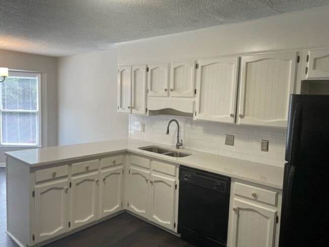 Building Photo - For Rent