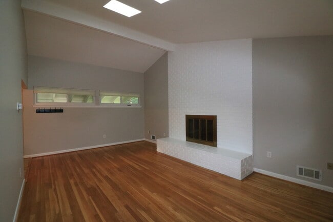 Building Photo - "Coming Soon". 4 bed + 2.5 Bath Stunning Split-Level in Kemp Mill