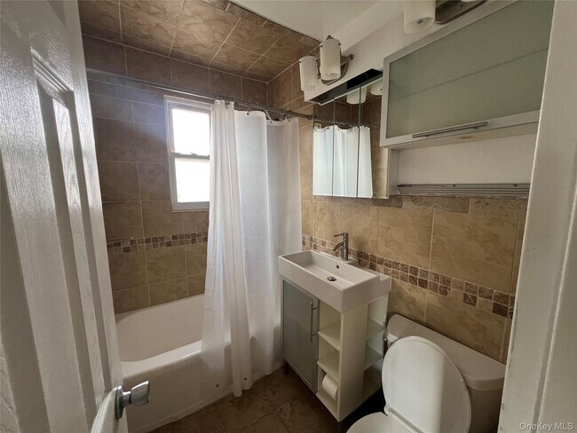 Building Photo - 59 Carpenter Ave