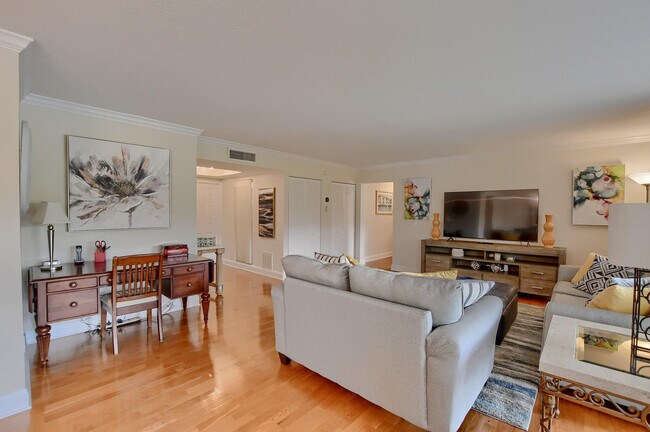 Building Photo - 6748 Willow Wood Dr