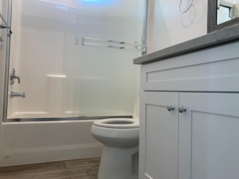 Building Photo - 4825-4825 Riverton Ave